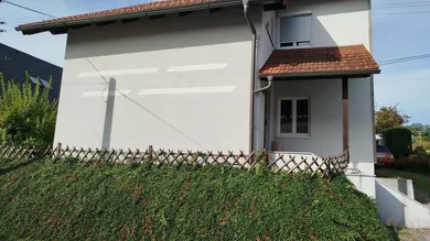 Aussenansicht (Straßenseite)
