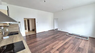 Wohn-Esszimmer + Küche
