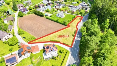 Luftbild mit eingezeichnetem Grundstück