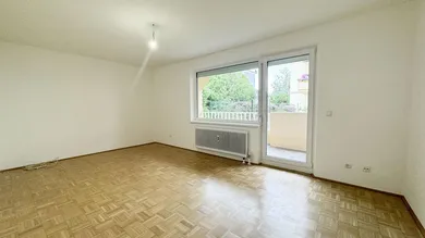 Wohnraum mit zugang zum Balkon