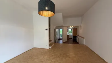 Wohnraum mit Blick in die Küche