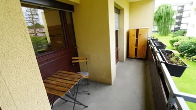 Balkon mit Sitzgelegenheit