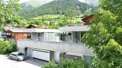 Eine Villa in alpiner Umgebung