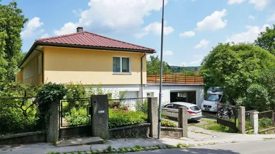 Straßenseitige Ansicht