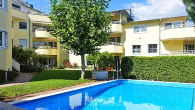 Gartenansicht mit Pool