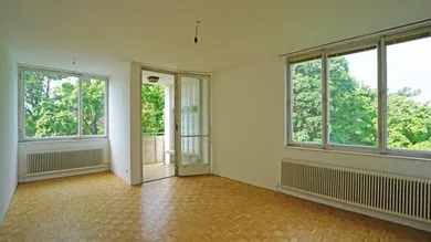 Südwestseitiges Wohnzimmer mit Loggia
