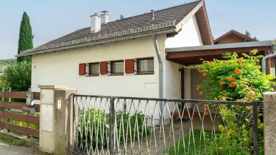 Hausansicht straßenseitig