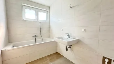zweites Badezimmer im OG