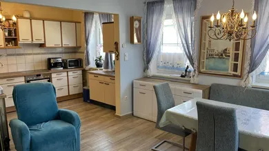 Ansicht Wohn- Esszimmer mit Blick in die Küche