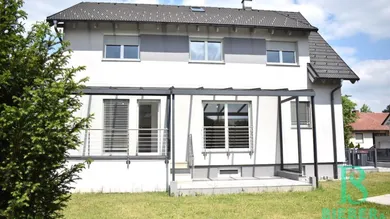 Hausansicht Garten