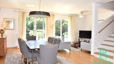 Wohnzimmer mit Essbereich