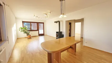 Wohnzimmer mit Südbalkon