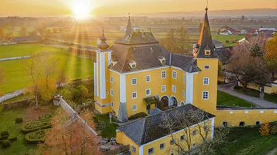 Schloss Mühldorf Seitenansicht