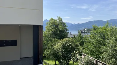 Wohnanlage mit Blick zum Schloss Orth