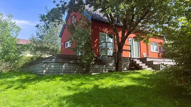 Außenansicht mit Garten