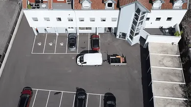 Vogelperspektive auf Parkplatz