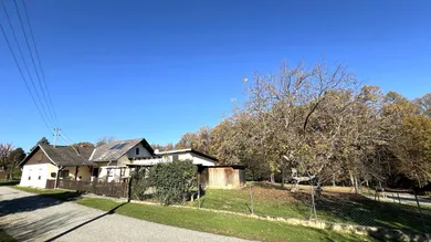 Wohnhaus mit Garten