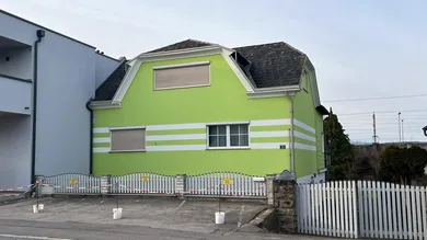 Aussenaufnahme von Strasse aus