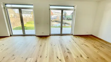 Wohnbereich mit Ausgang in den Garten