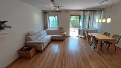 Wohnzimmer Blickrichtung Terrasse