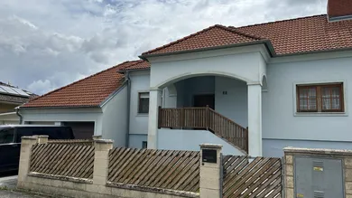 Haus mit Doppelgarage