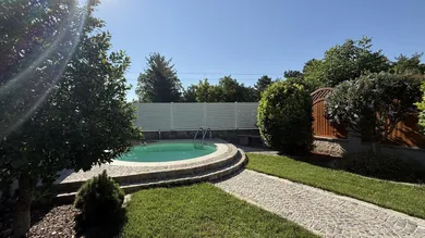 Pool und Garten