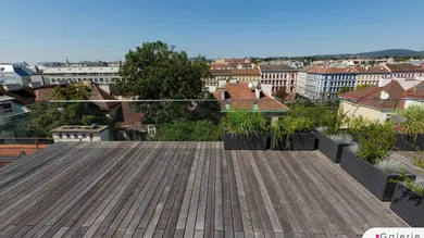 Westseitige Terrasse mit Weitblick