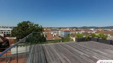 Westseitige Terrasse mit Weitblick