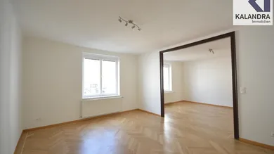 Wohn-& Eßzimmer (je ca. 20m²)