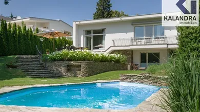 Hausansicht & Pool