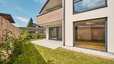TERRASSE MIT GARTEN