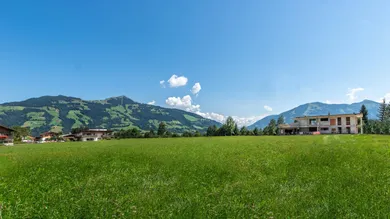 GRUNDSTÜCK