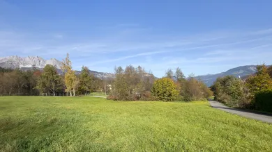 GRUNDSTÜCK