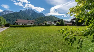 GRUNDSTÜCK