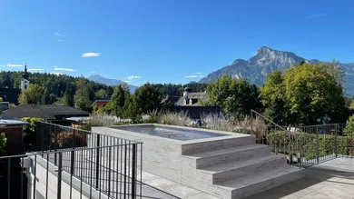 Panoramaterrasse mit Pool