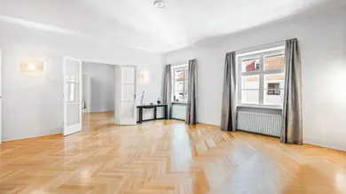 Wien-1.-Bezirk-Wohnung-Wohnbereich-grosszügig-lichtdurchflutet