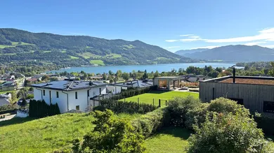 Der traumhafte Garten und der Blick auf den Mondsee
