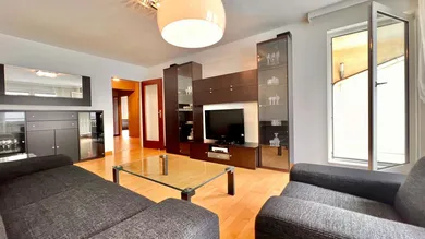 Wohnzimmer + Loggia