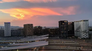 6-Blick auf Bahnhof Abenddämmerung