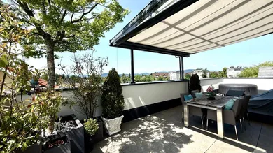 Terrasse mit gepflegtem Grünbestand
