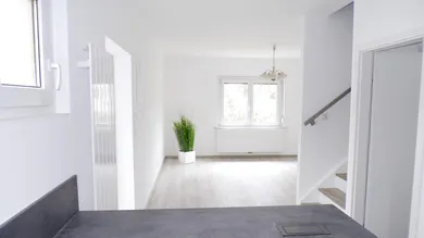 Küche mit Blick ins Wohn- /Esszimmer