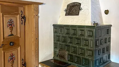 Wohnzimmer mit Kachelofen