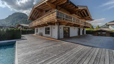 Chalet mit Pool und Saunahaus