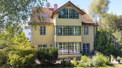 Blick vom Garten aufs Haus