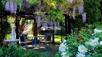 Garten mit Laube