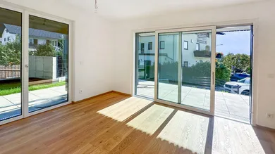 Wohnzimmer mit Ausgang auf die Terrasse/Garten