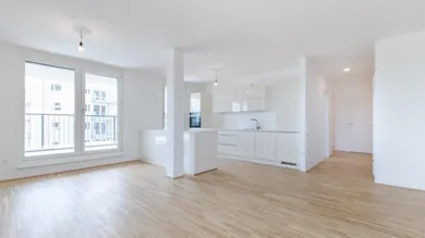 Wohnzimmer Richtung Küche un Vorzimmer
