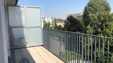Sonniger Balkon inklusive