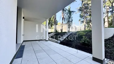 Terrasse mit Eigengarten