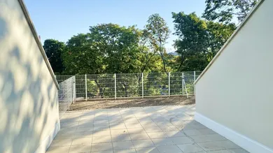 Terrasse auf Gartenebene